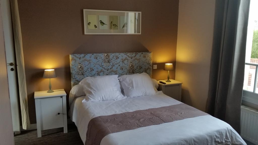 Aux Bles D'Or Hotel Пиерфон Стая снимка