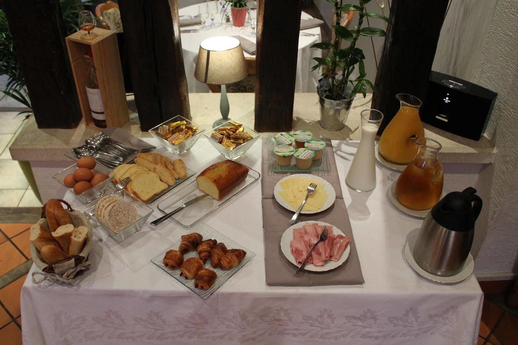 Aux Bles D'Or Hotel Пиерфон Екстериор снимка